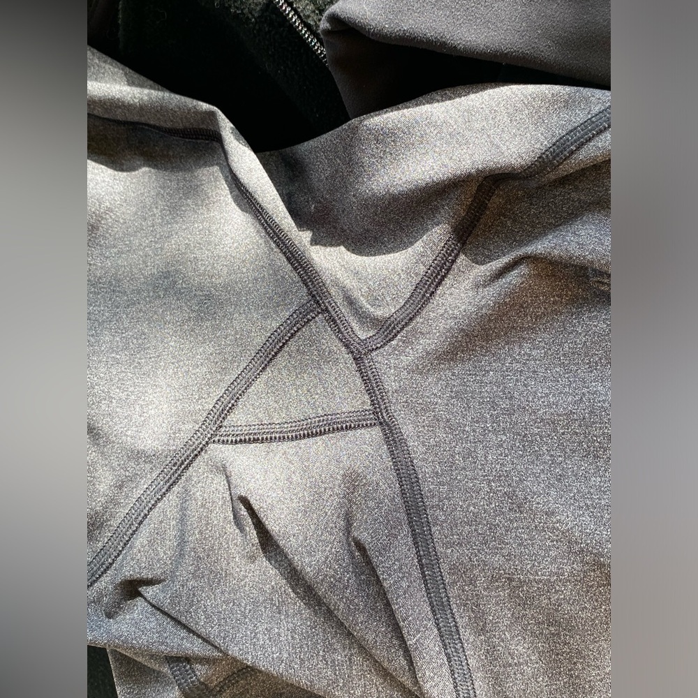 Lululemon Squad Goals Crop (17") ~Heathered Gray & Black, Size 6 - Picture 9 of 9